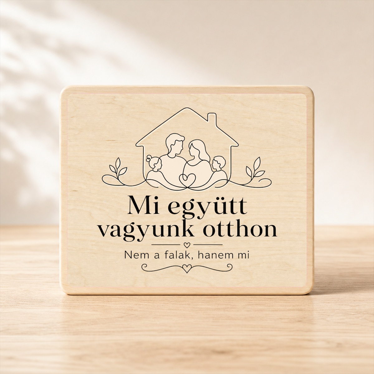 Mi együtt vagyunk otthon – Minimalista fatábla